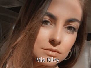 Mia_Riley