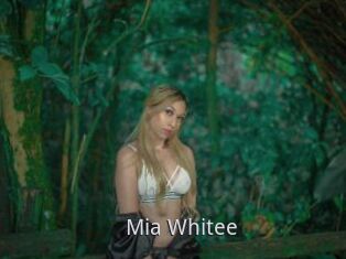 Mia_Whitee