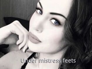 Under_mistress_feets